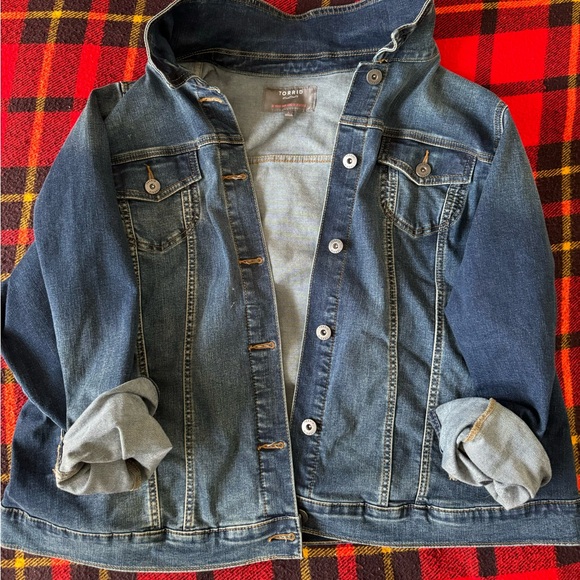 TORRID JEAN JACKET! Wonderful awesome Jean jacket. Women’s. - Picture 4 of 15